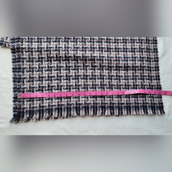 Geometric pattern scarf - Picture 2 of 5